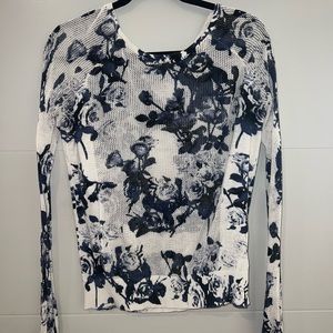 Long sleeve sweater with blue and white roses